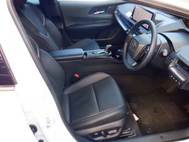 プリウス 4WD(トヨタ)の車両写真