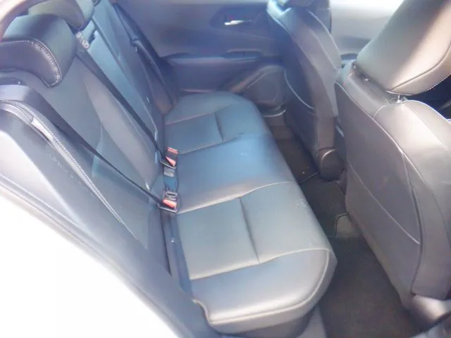 プリウス 4WD(トヨタ)の車両写真