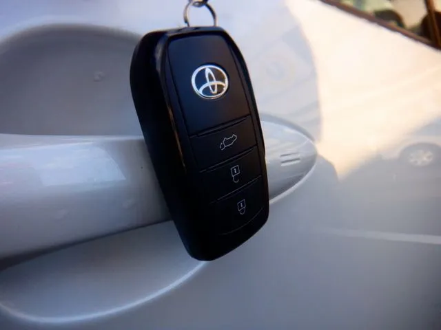 プリウス 4WD(トヨタ)の車両写真