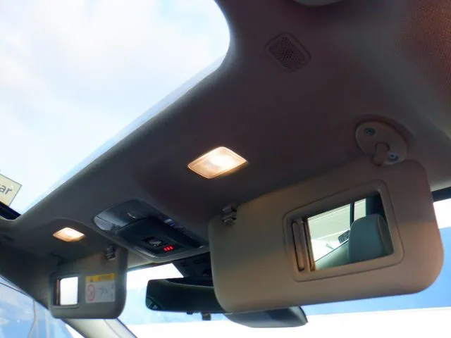 プリウス 4WD(トヨタ)の車両写真