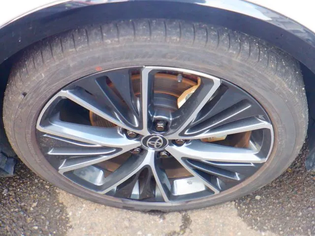 プリウス 4WD(トヨタ)の車両写真