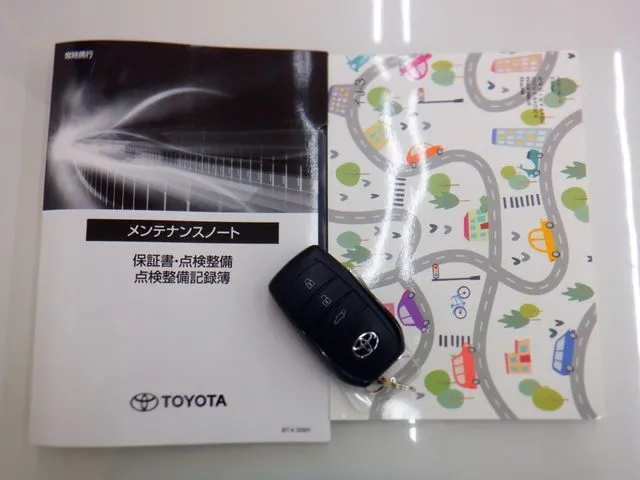 プリウス 4WD(トヨタ)の車両写真