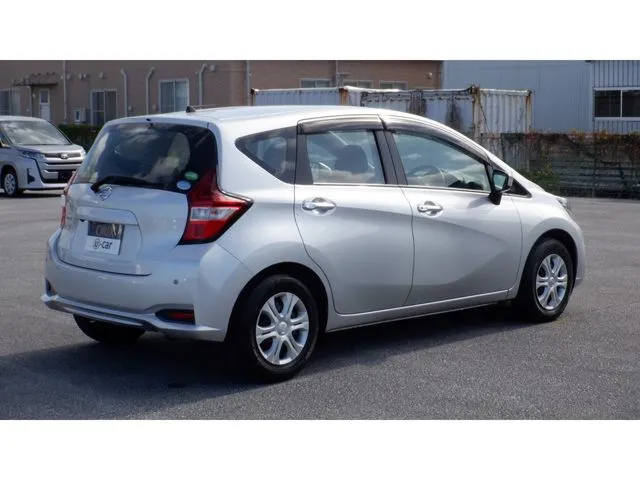 ノート(ニッサン)の車両写真