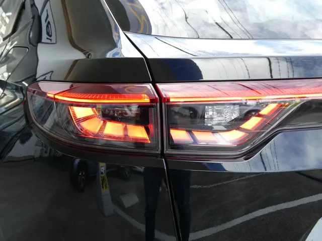 ヴェゼル e:HEV(ホンダ)の車両写真