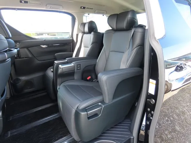 トヨタ アルファード ハイブリッド 4WD