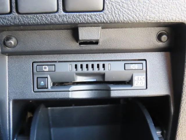 トヨタ アルファード ハイブリッド 4WD