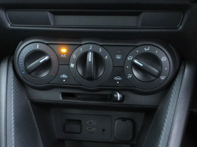 MAZDA2(マツダ)の車両写真