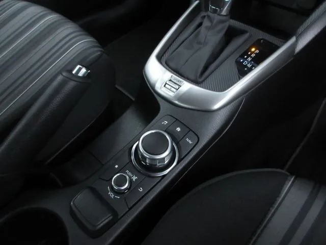 MAZDA2(マツダ)の車両写真