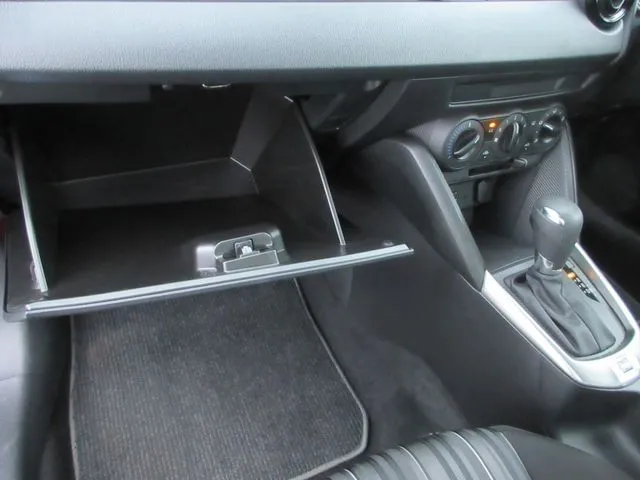 MAZDA2(マツダ)の車両写真