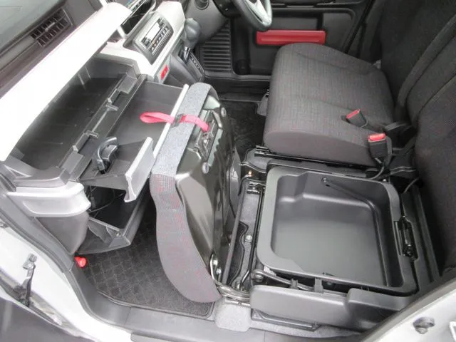 スペーシア 4WD(スズキ)の車両写真