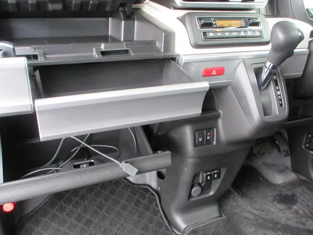 スペーシア 4WD(スズキ)の車両写真