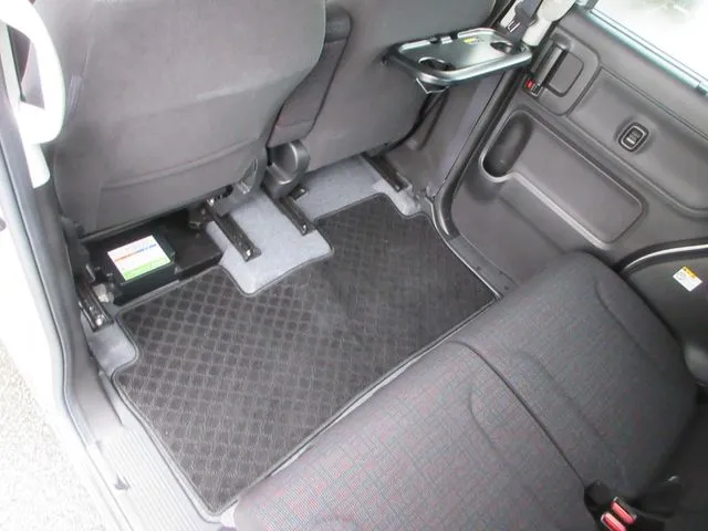 スペーシア 4WD(スズキ)の車両写真