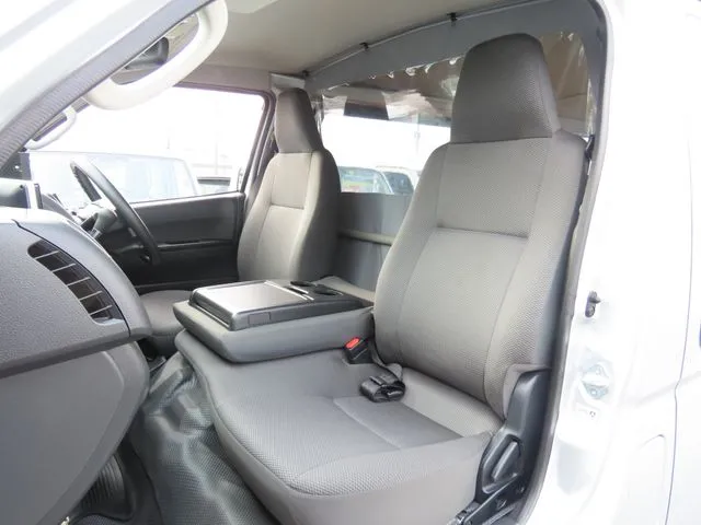 ハイエースバン 1.2t 2WD(トヨタ)の車両写真