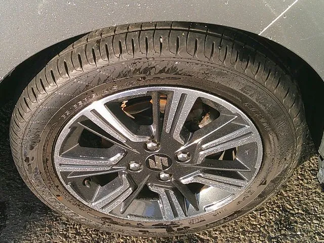 スズキ　ソリオ　バンディット　４ＷＤ