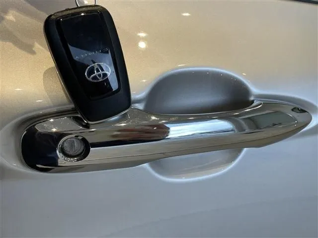 カムリ ハイブリッド(トヨタ)の車両写真