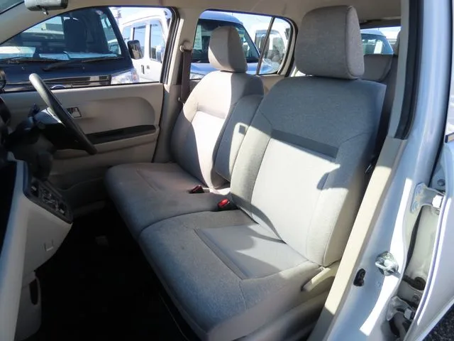 ブーン 4WD(ダイハツ)の車両写真