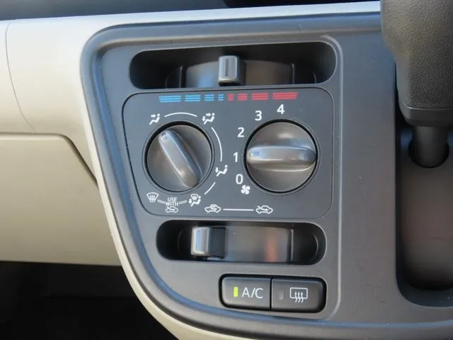 ブーン 4WD(ダイハツ)の車両写真