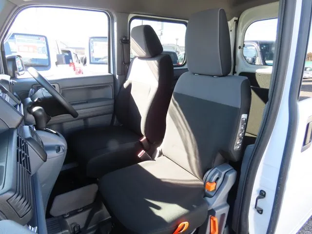 N-VAN(ホンダ)の車両写真