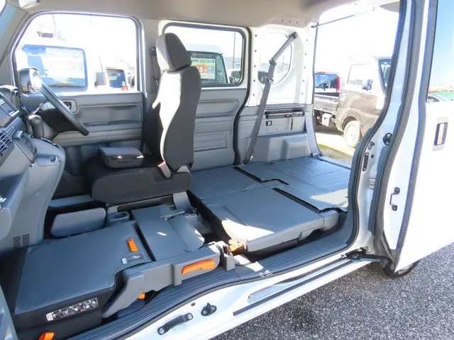 N-VAN(ホンダ)の車両写真