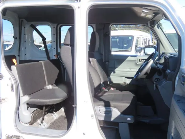 N-VAN(ホンダ)の車両写真
