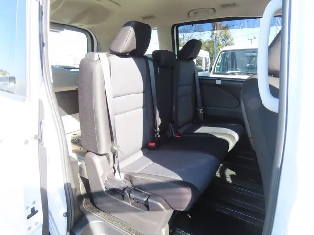 セレナ Sハイブリッド(ニッサン)の車両写真