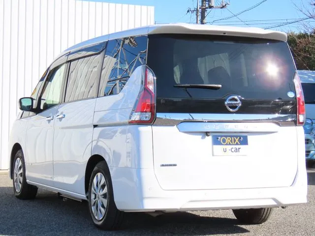 セレナ Sハイブリッド(ニッサン)の車両写真