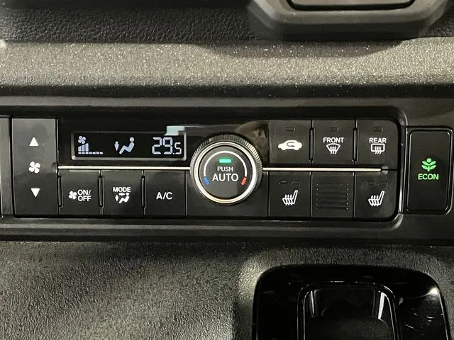 N BOX カスタム(ホンダ)の車両写真