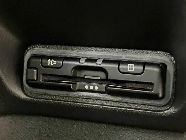 N BOX カスタム(ホンダ)の車両写真