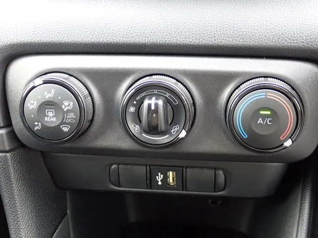 ヤリス(トヨタ)の車両写真