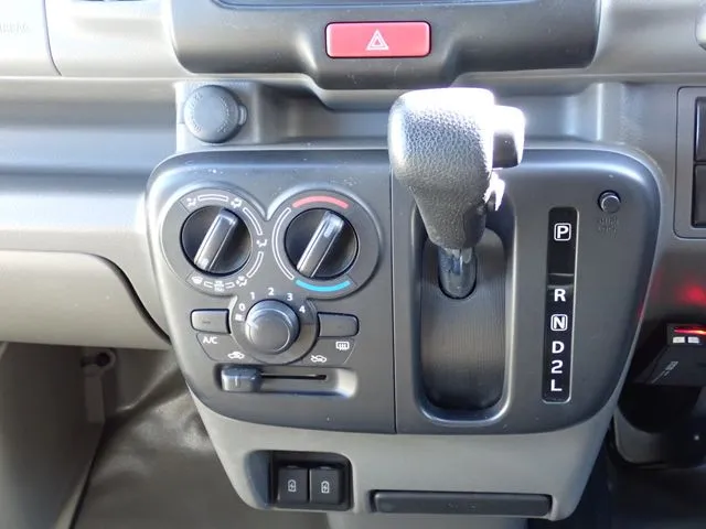 エブリイバン（スズキ）の車両写真