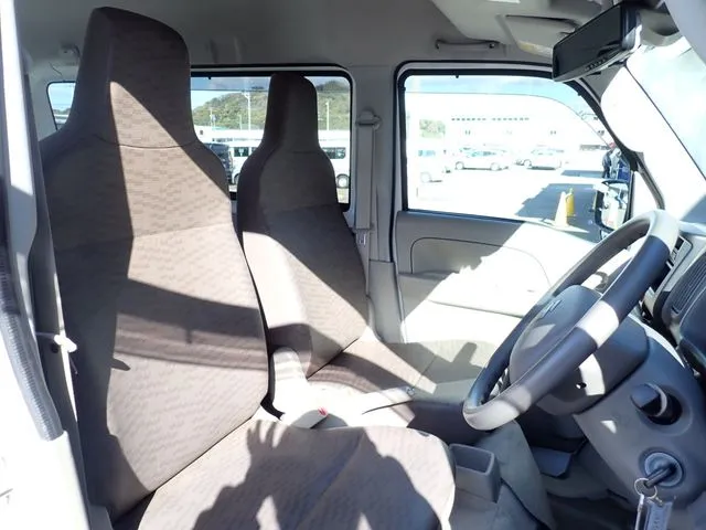 エブリイバン（スズキ）の車両写真