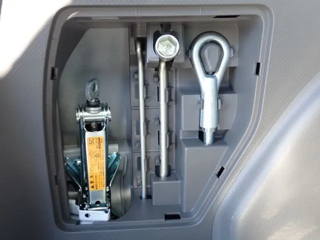 NV150 AD 2WD(ニッサン)の車両写真