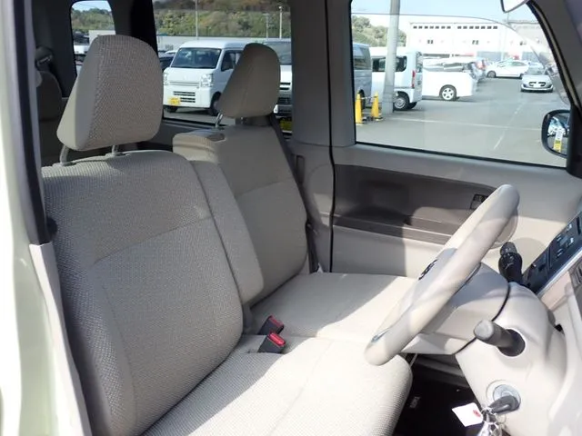 タント(ダイハツ)の車両写真