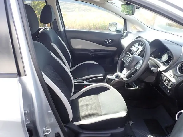 ノート(ニッサン)の車両写真