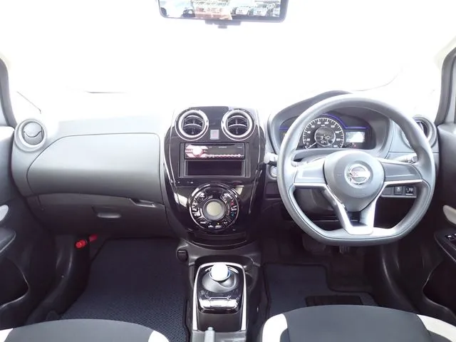 ノート(ニッサン)の車両写真