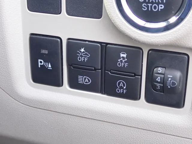 パッソ（トヨタ）の車両写真