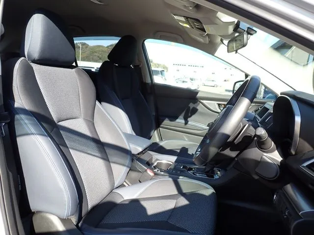 SUBARU XV ハイブリッド(スバル)の車両写真