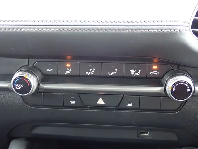 MAZDA3 セダン(マツダ)の車両写真