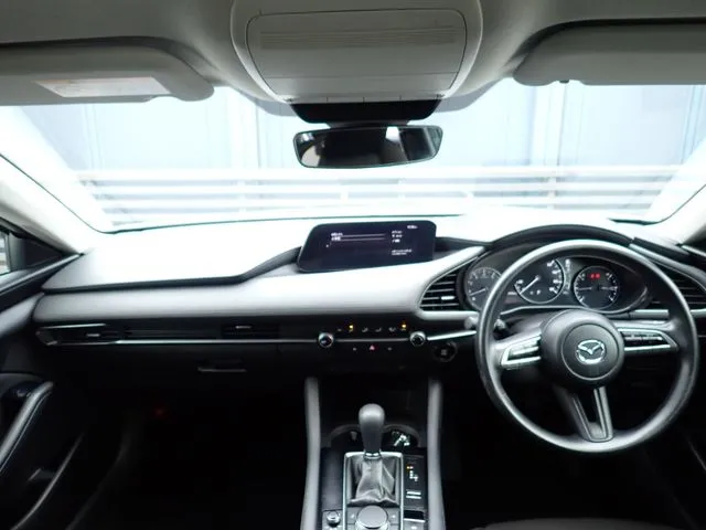 MAZDA3 セダン(マツダ)の車両写真