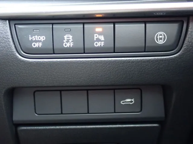 MAZDA3 セダン(マツダ)の車両写真