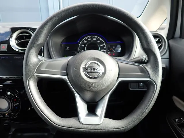 ノート(ニッサン)の車両写真