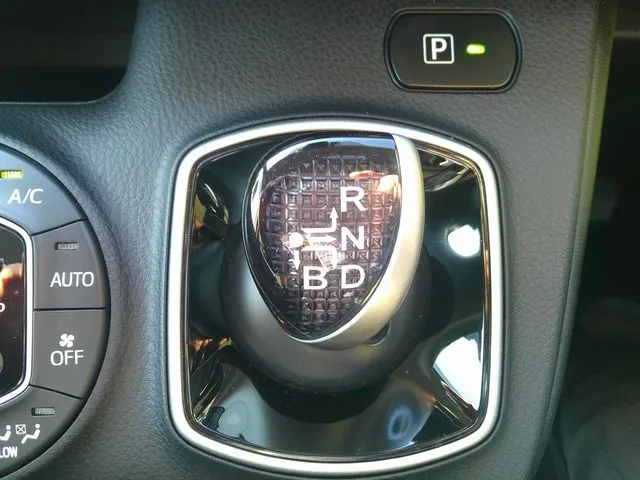 ノア ハイブリッド(トヨタ)の車両写真