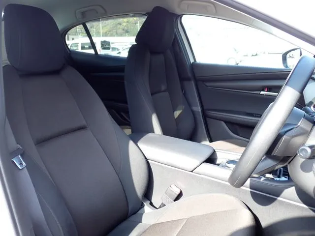 MAZDA3 セダン(マツダ)の車両写真