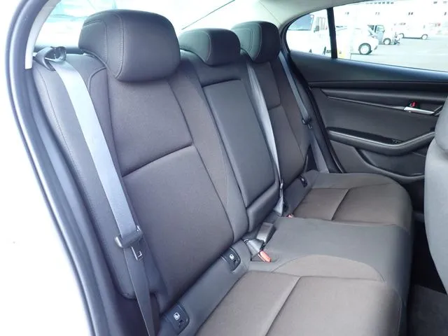 MAZDA3 セダン(マツダ)の車両写真