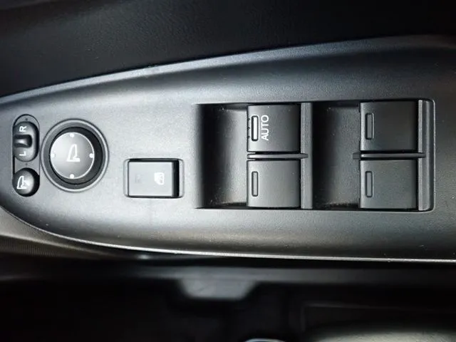 シャトル ハイブリッド(ホンダ)の車両写真