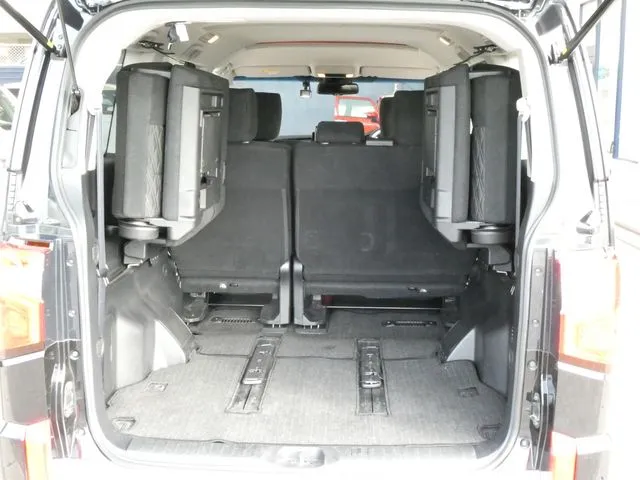 デリカ D:5 4WD(ミツビシ)の車両写真