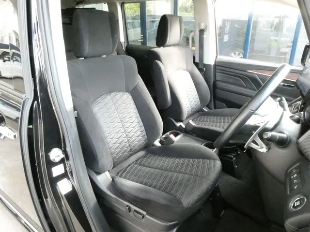 デリカ D:5 4WD(ミツビシ)の車両写真