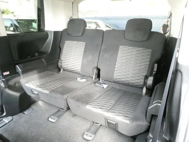 デリカ D:5 4WD(ミツビシ)の車両写真