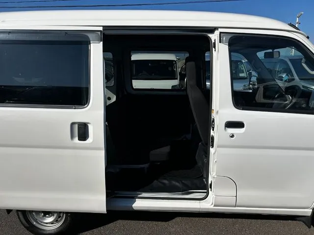 ハイゼットカーゴ（ダイハツ）の車両写真