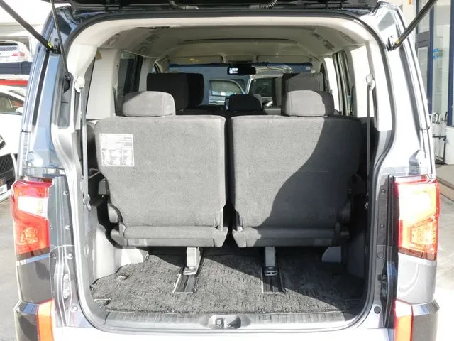 デリカ D:5 4WD(ミツビシ)の車両写真